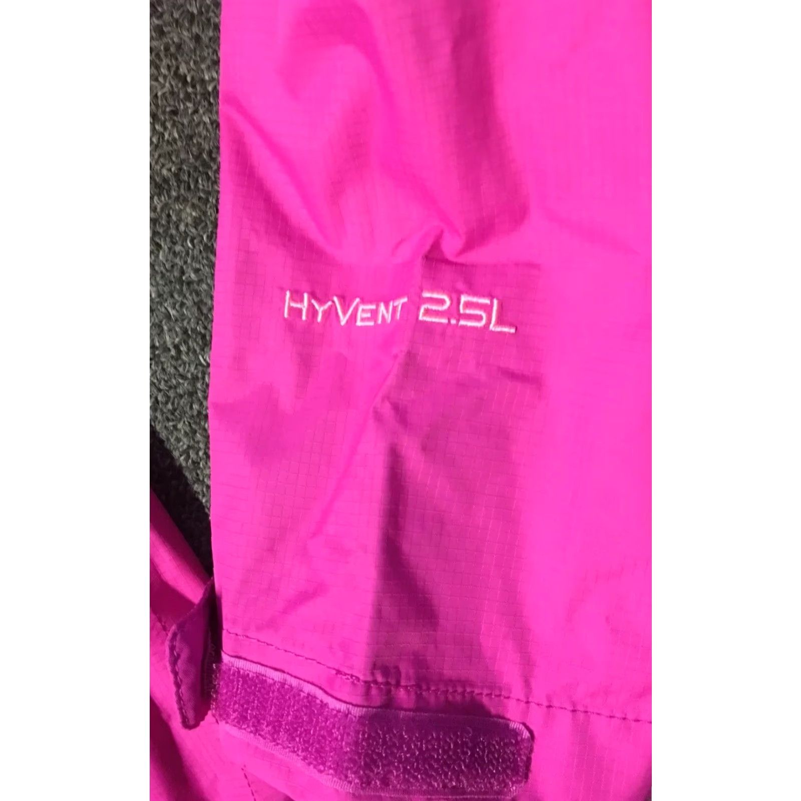 The North Face VINTAGE The North Face Hyvent 2.5L Jacket Women S Pink Hiking Camping 90s USA Outdoors Sailing Climbing Hiking Glrip? Size S / US 4 / IT 40 - 4 Thumbnail