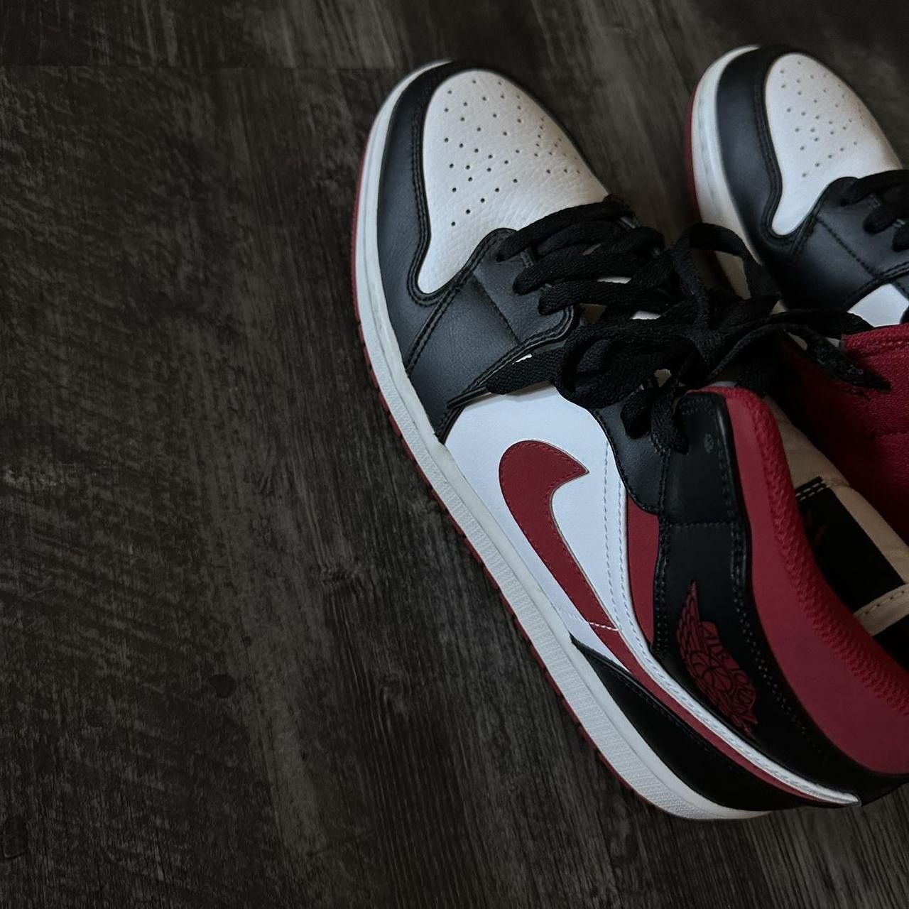 Jordan Brand × Nike Air Jordan 1 Mid Size US 8.5 / EU 41-42 - 4 Thumbnail