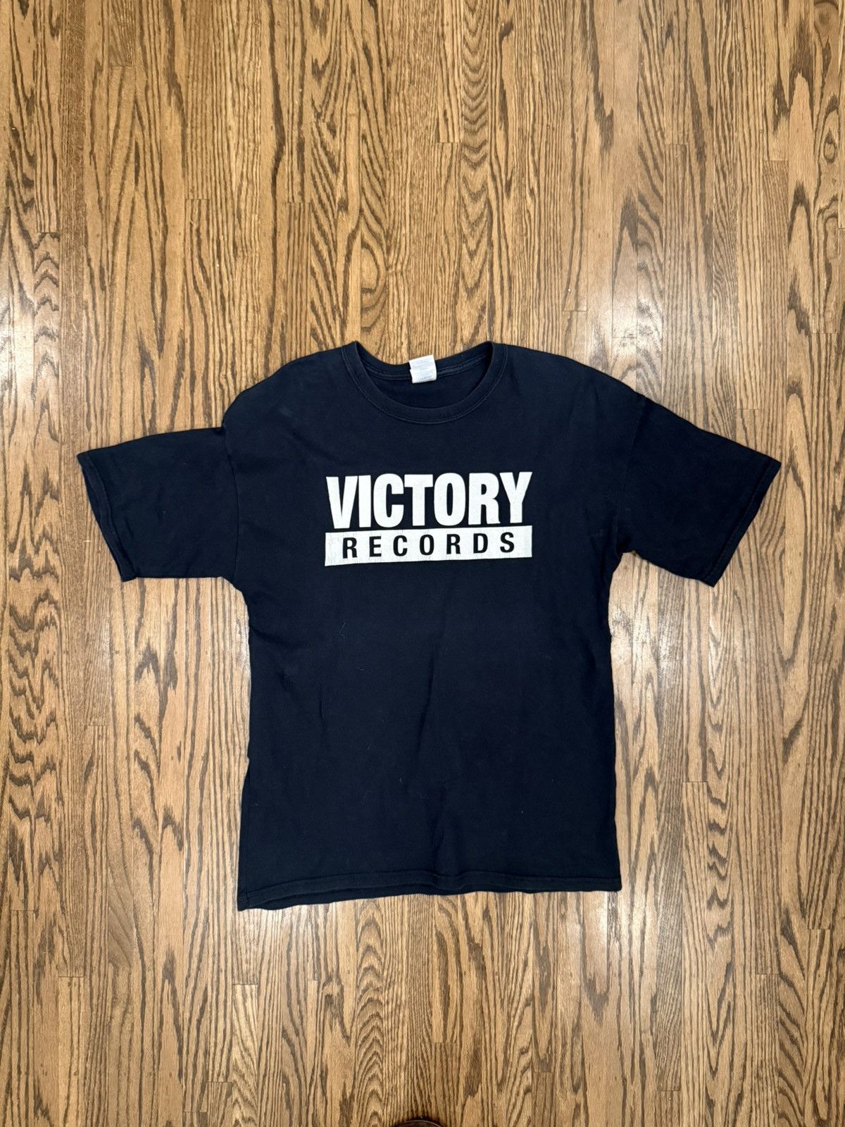 Other Victory Records | Classic Logo Shirt - Large Size US XL / EU 56 / 4 - 1 Thumbnail