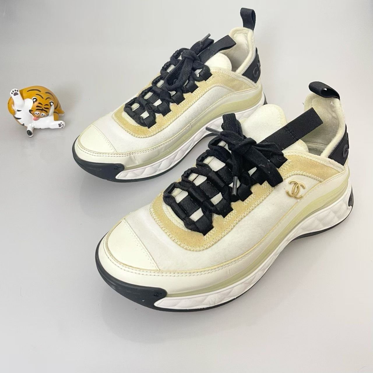 Chanel Chanel White Air Cushion Sneakers Size US 5 / IT 35 - 1 Thumbnail