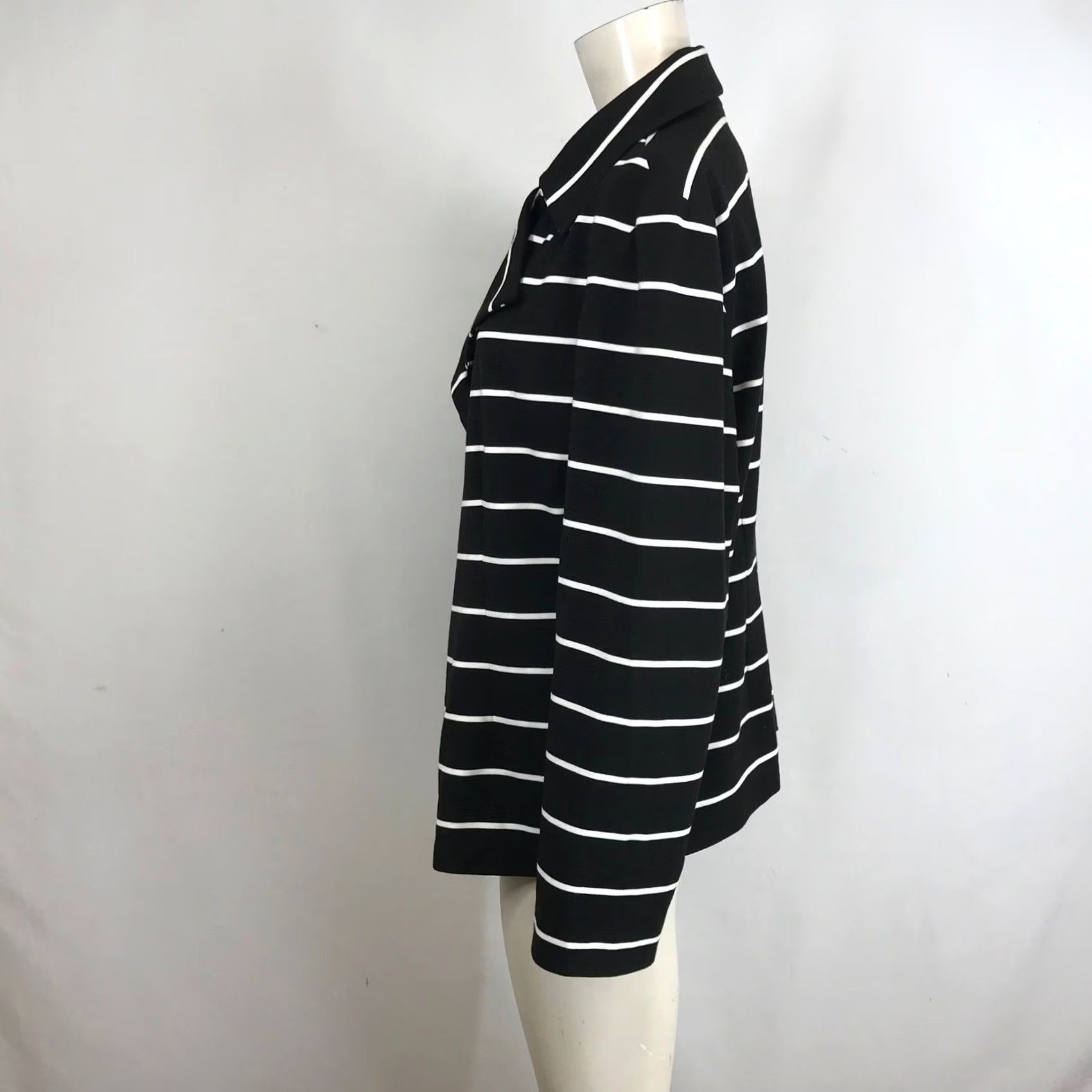 Vintage VINTAGE? No. Chicos Black White Stripe Double Breasted Blazer Women Size 3 -> CHICOS Black White Stripe Double-Breasted Blazer Women Size 3 Size XS / US 0-2 / IT 36-38 - 6 Thumbnail