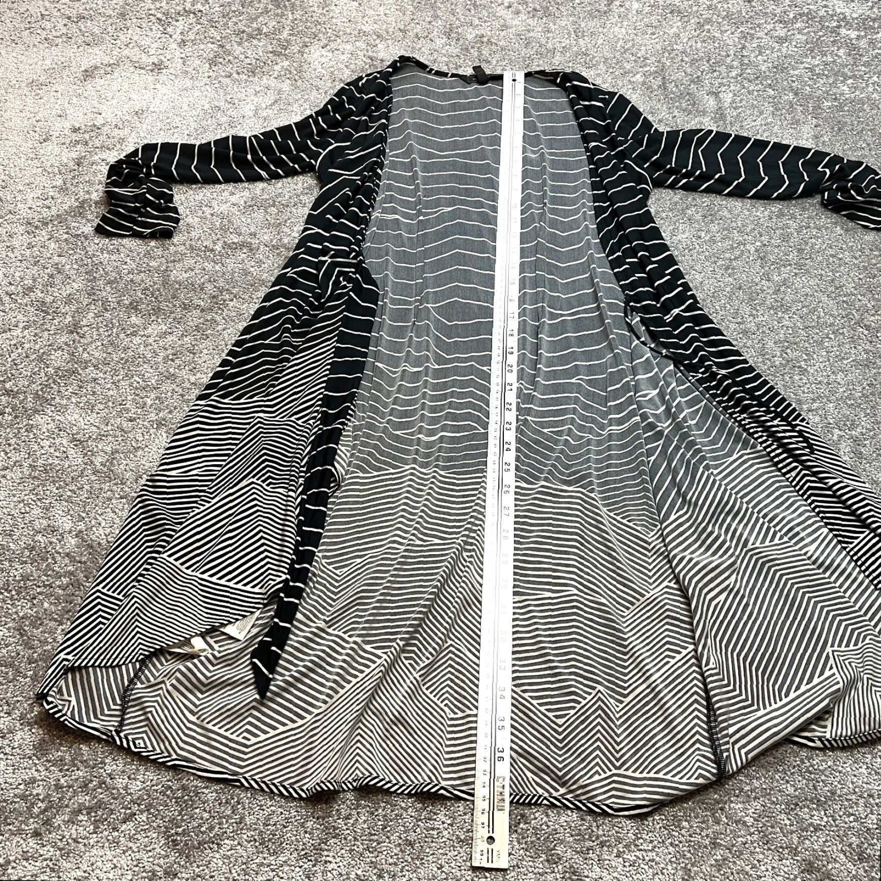 Bcbgmaxazria BCBGMAXAZRIA Kimono Duster Belted Striped Gray Black White Womens Medium Jacket Size ONE SIZE - 2 Thumbnail