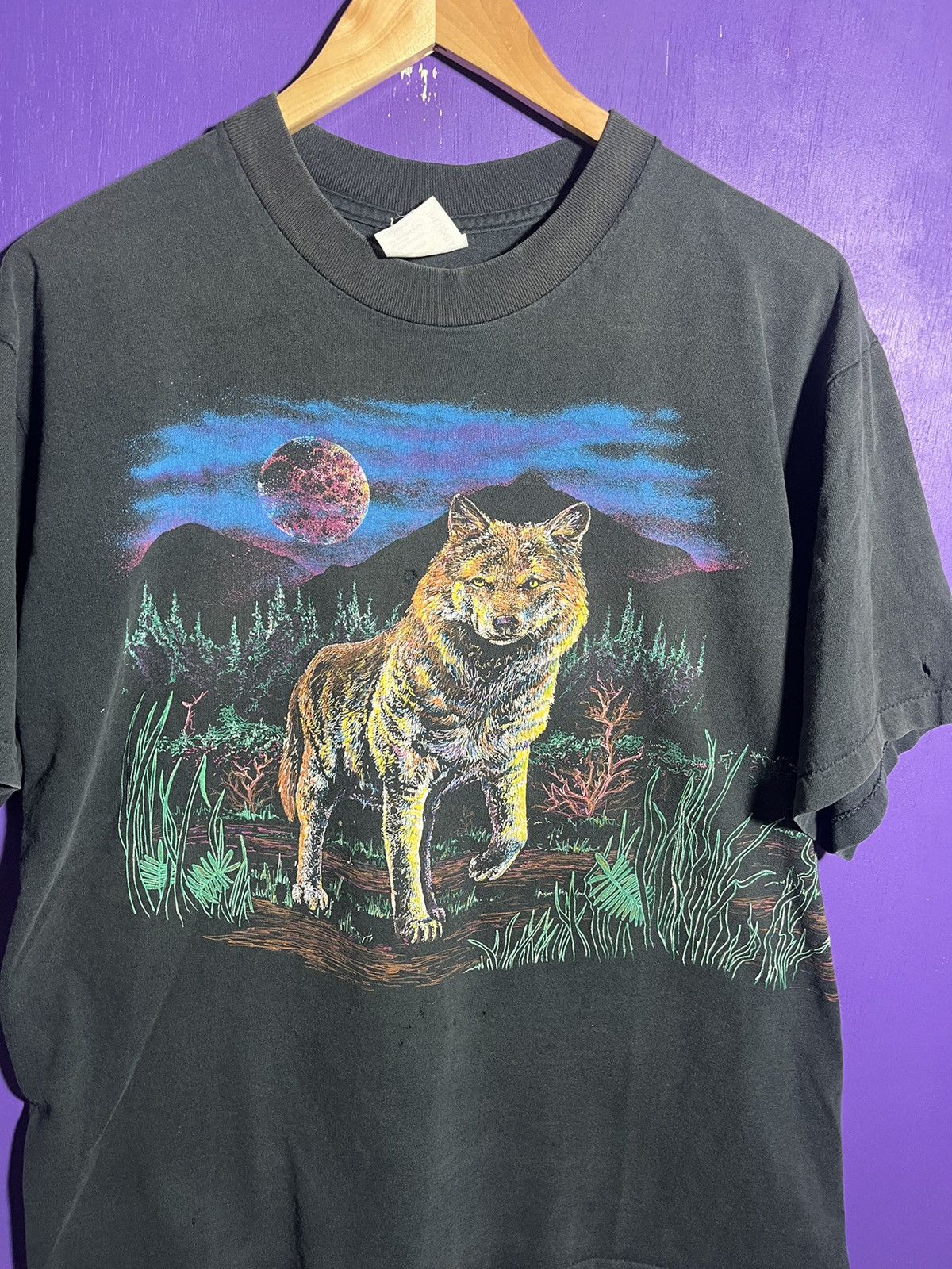 Vintage Vintage 90s Wolf wrap around animal t-shirt Size US L / EU 52-54 / 3 - 3 Thumbnail