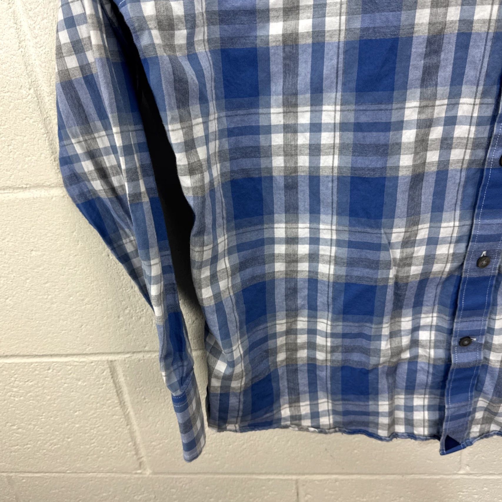 UNTUCKit UNTUCKit Shirt Men XL Blue Gray White Plaid Button-Up Long Sleeve Casual Fiano - Cotton Flannel, Regular Fit, Classic Winter Wear Size US L / EU 52-54 / 3 - 5 Thumbnail
