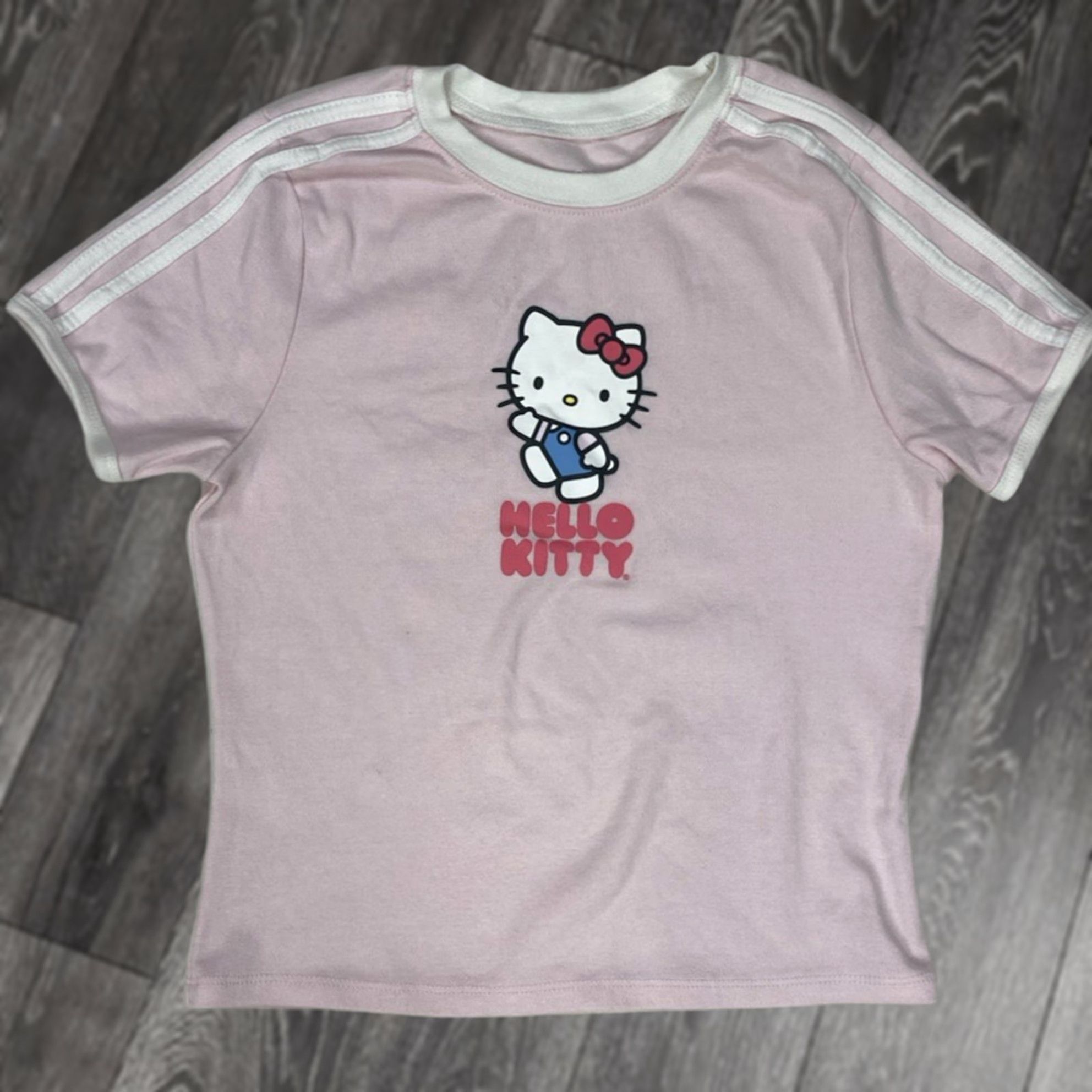 Vintage VINTAGE Hello Kitty Crop Graphic T-shirt Women XS Pink Short Sleeve Y2K Size XS / US 0-2 / IT 36-38 - 1 Thumbnail