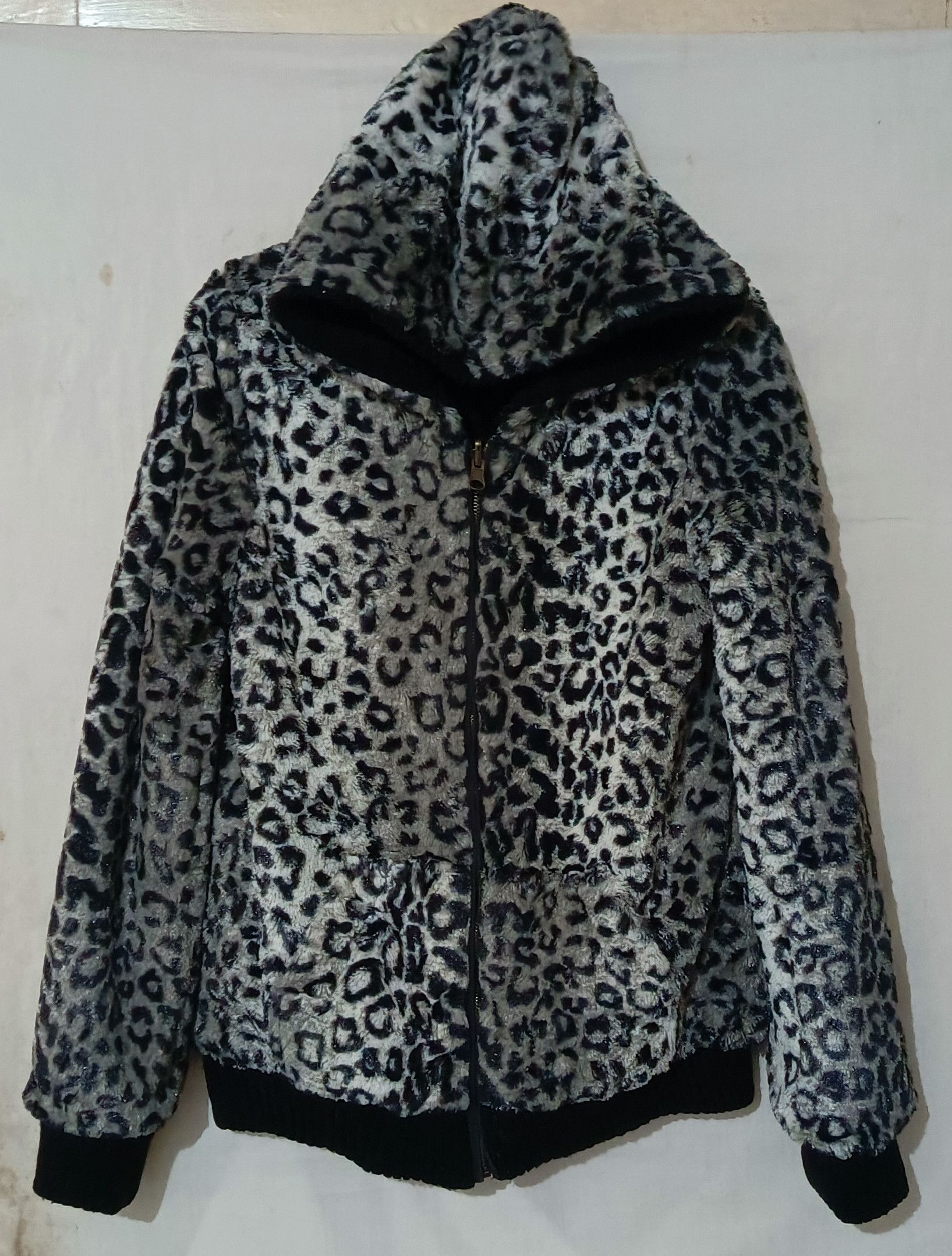 Le Grande Bleu (L.G.B.) white leopard Reversible Size US S / EU 44-46 / 1 - 1 Thumbnail