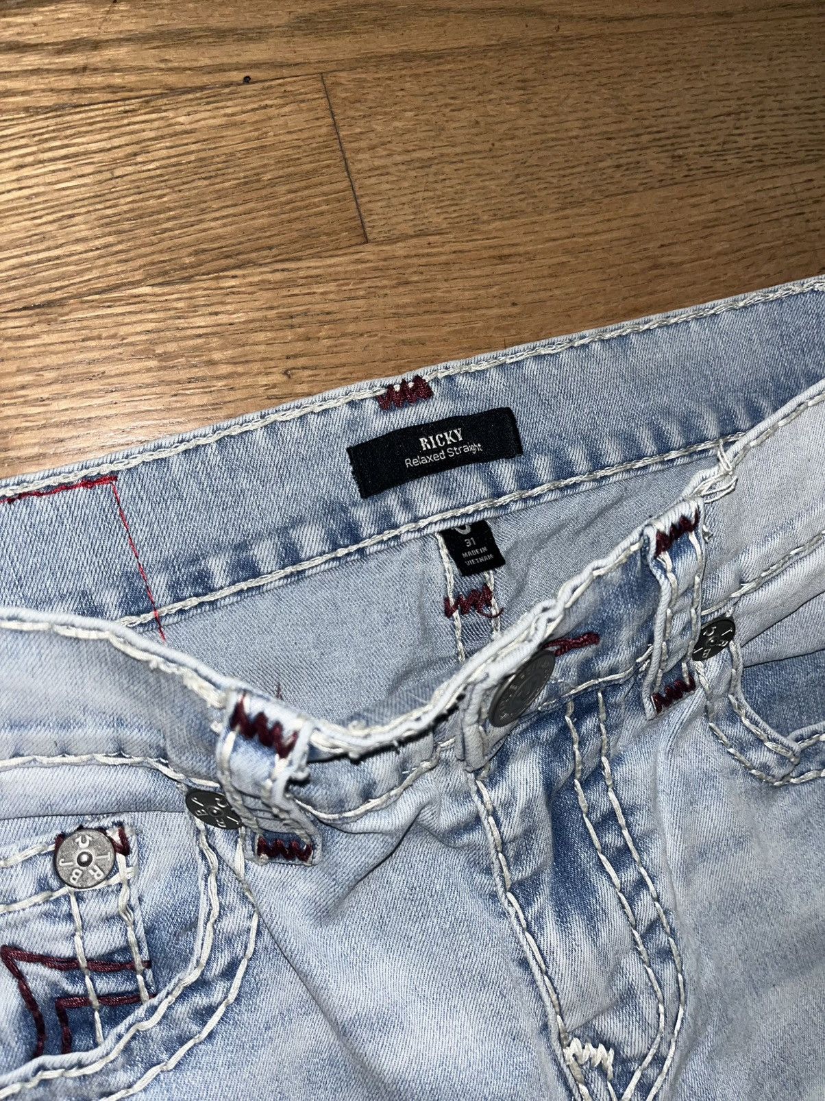 True Religion True Religion Jeans Maroon Stitching Size US 31 - 6 Thumbnail