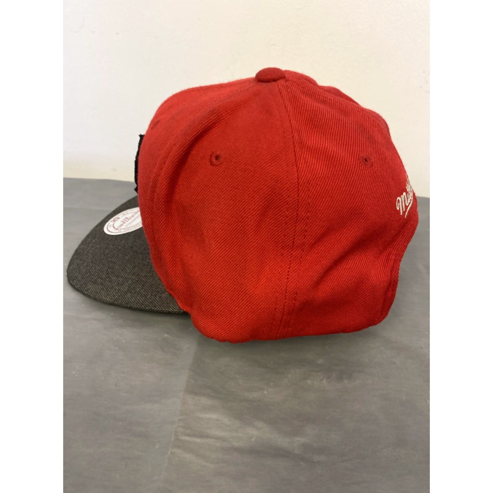 Mitchell & Ness Mitchell & Ness Core Basic Snapback Hat Gray-Red Chicago Bulls / 683 Size ONE SIZE - 4 Thumbnail