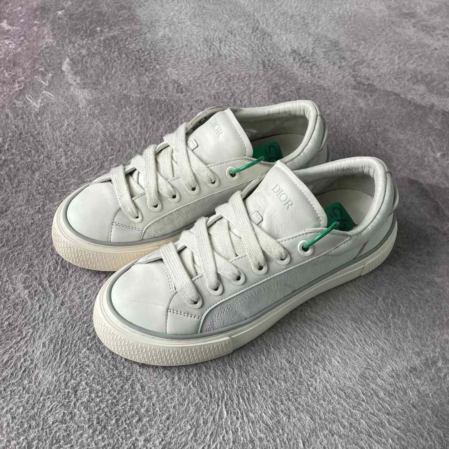 Dior Dior White Lowtop Sneakers 33 Men Size US 5 / EU 37 - 1 Thumbnail