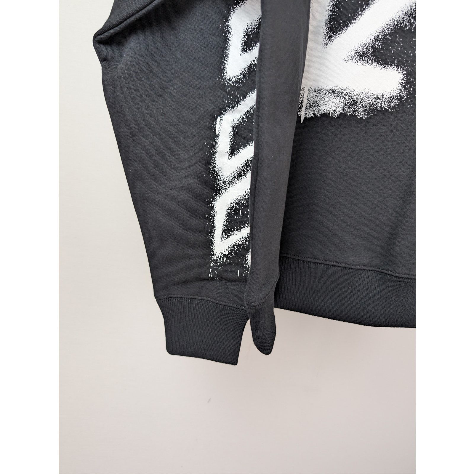 Off-White o1rshd1 Spray Can Arrow Skate Crewneck Sweater in Black Size US XL / EU 56 / 4 - 13 Thumbnail