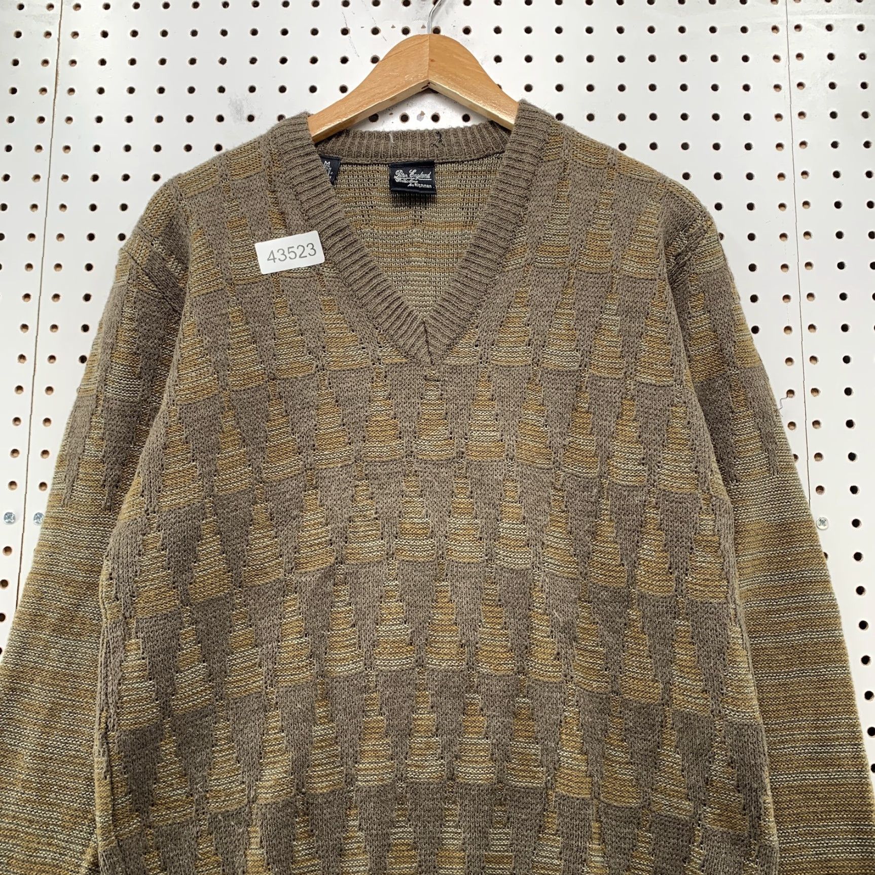 Vintage VINTAGE Peter England Collection Richman 3D Knit Sweater Men Medium Brown V-Neck Shirt Mens M Brown 3D Knit Pullover Decade Vintage Size US M / EU 48-50 / 2 - 2 Thumbnail