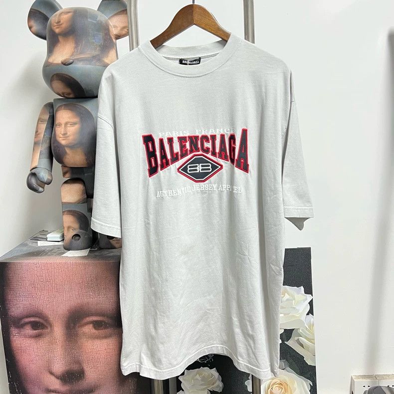 Balenciaga Balenciaga Bat Embroidery Short Sleeve Size US M / EU 48-50 / 2 - 1 Thumbnail