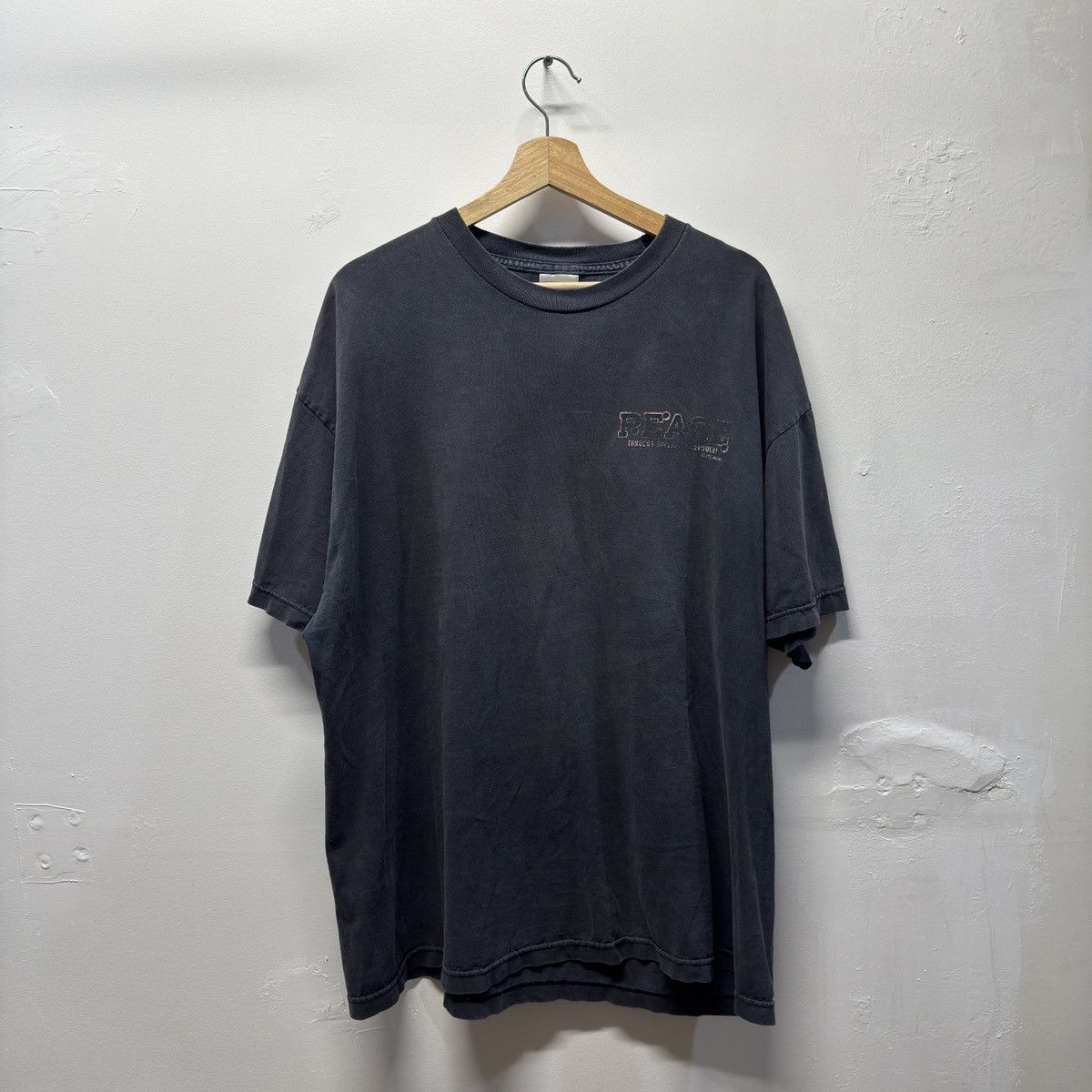 Vintage 90s Assault Rifle Gun Peace Shirt Faded ERD Grunge Chrome Size US XXL / EU 58 / 5 - 2 Thumbnail