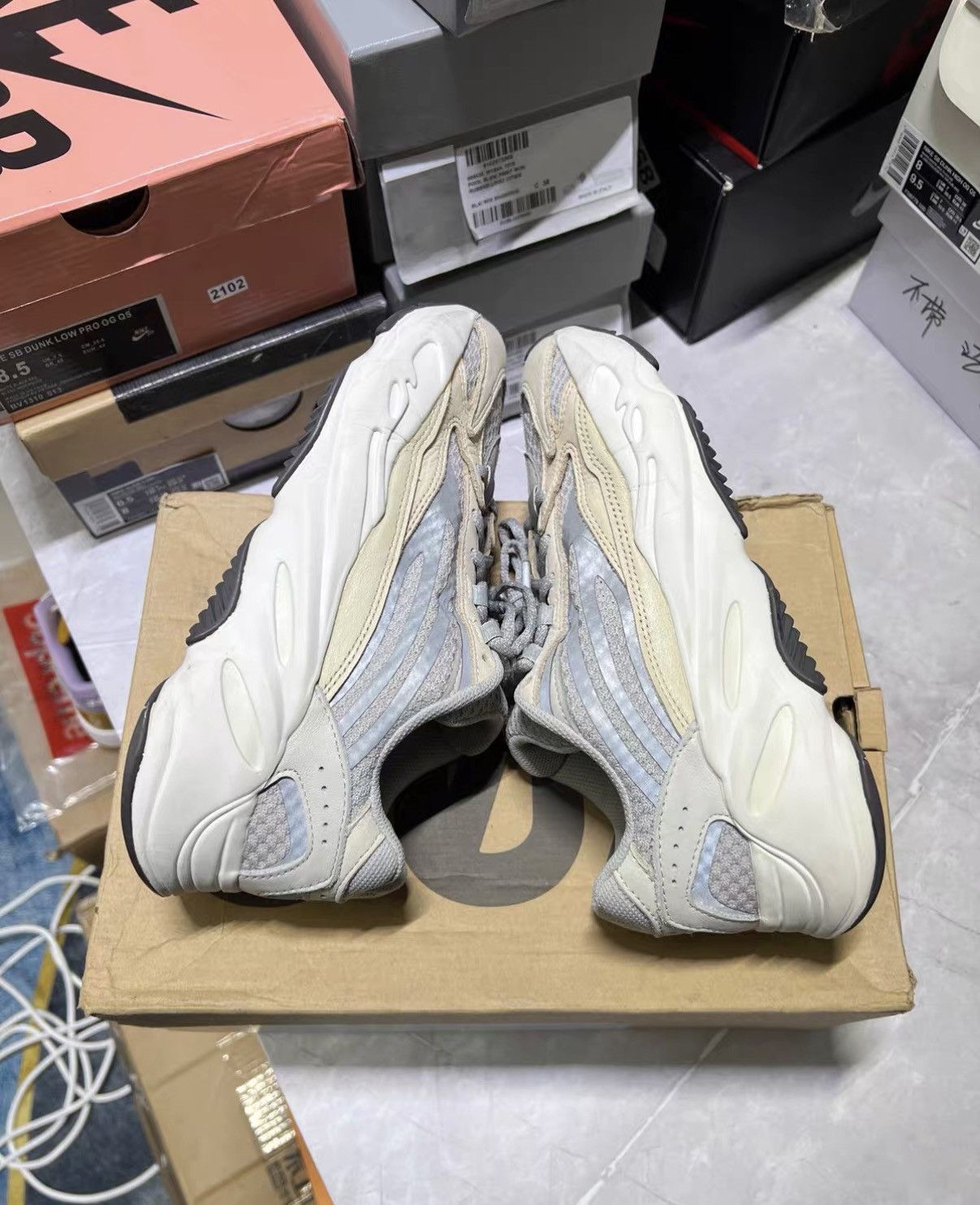 Yeezy Yeezy 700 Cream Grey J42 Size US 6.5 / IT 36.5 - 1 Thumbnail