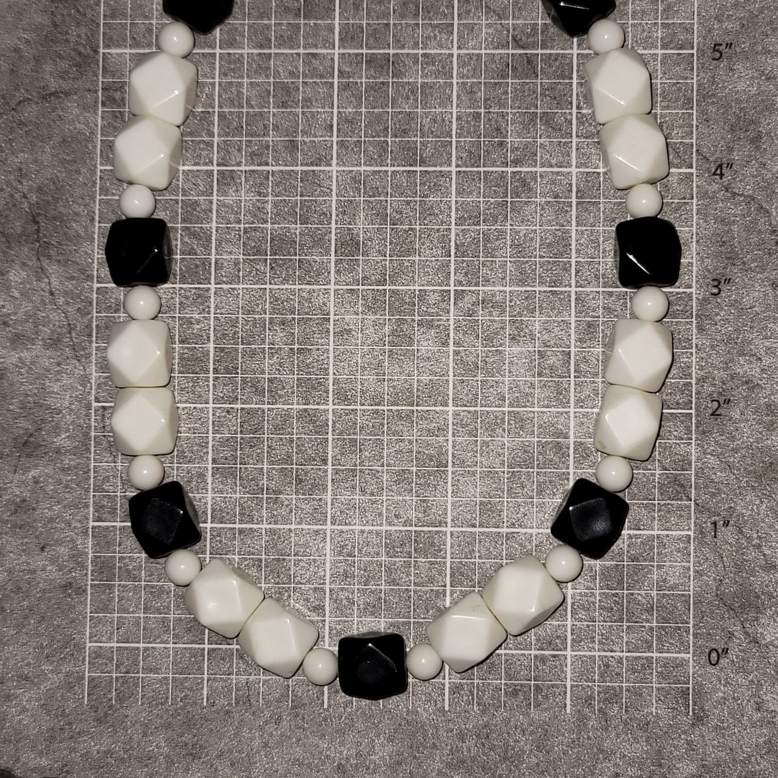 Vintage VTG c1980 Chunky Faceted Bead Black & White 18" Necklace Size ONE SIZE - 3 Thumbnail