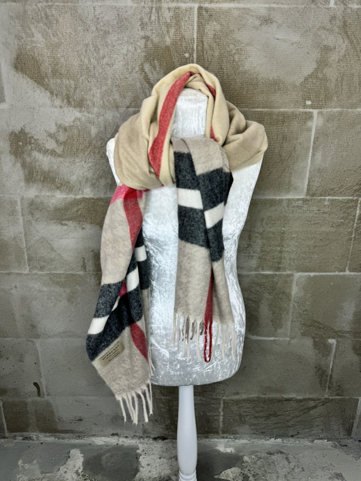 Burberry Burberry Cashmere Made in Scotland Scarf Size ONE SIZE - 2 Thumbnail