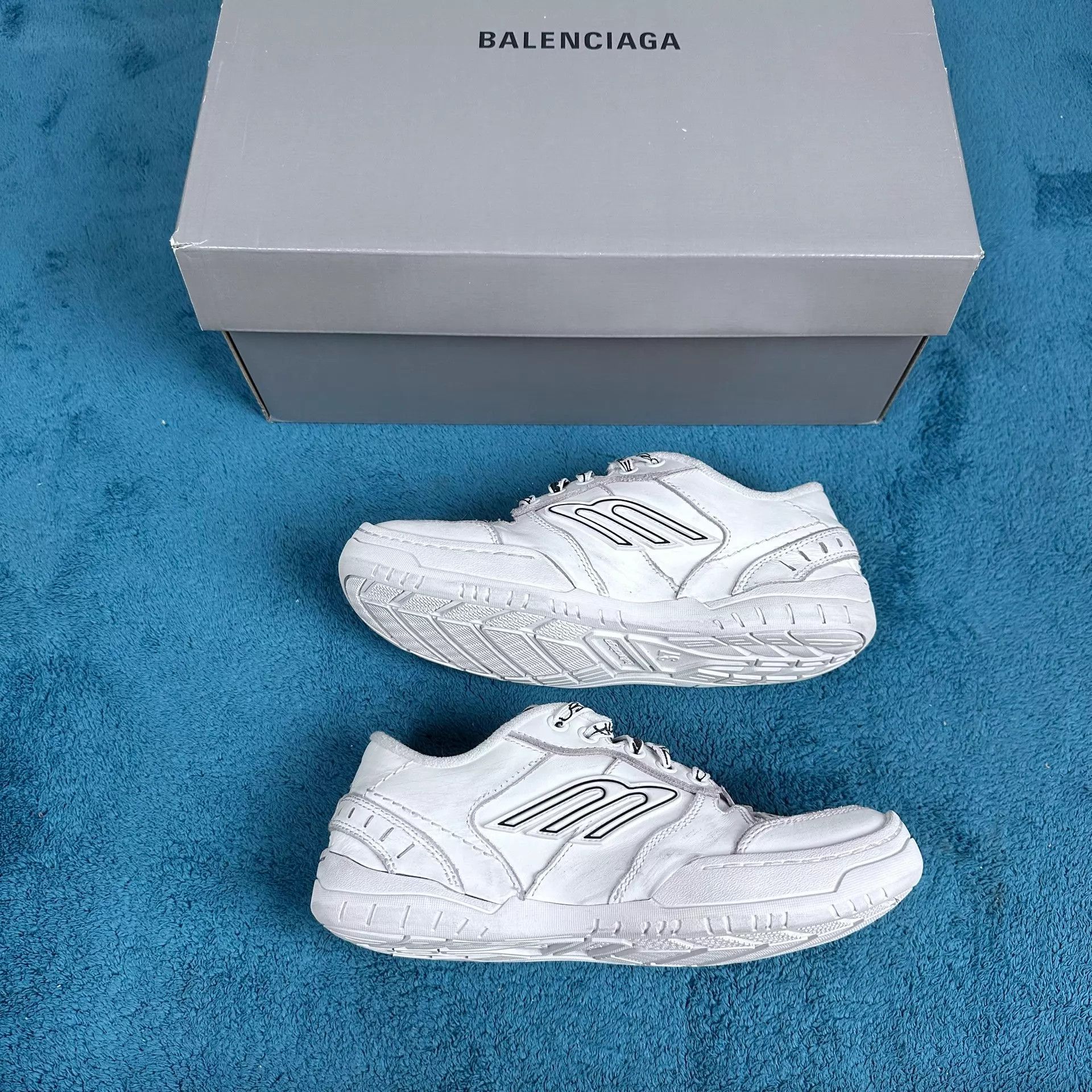 Balenciaga Balenciaga 25 Qixi Hamptons Worn-out White Sneaker 37 Size US 6.5 / IT 36.5 - 3 Thumbnail
