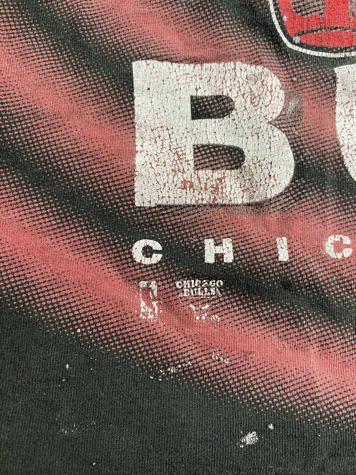 NBA × Vintage Vintage 90’s Chicago Bulls Shadow Tee Shirt Large Size US L / EU 52-54 / 3 - 5 Thumbnail