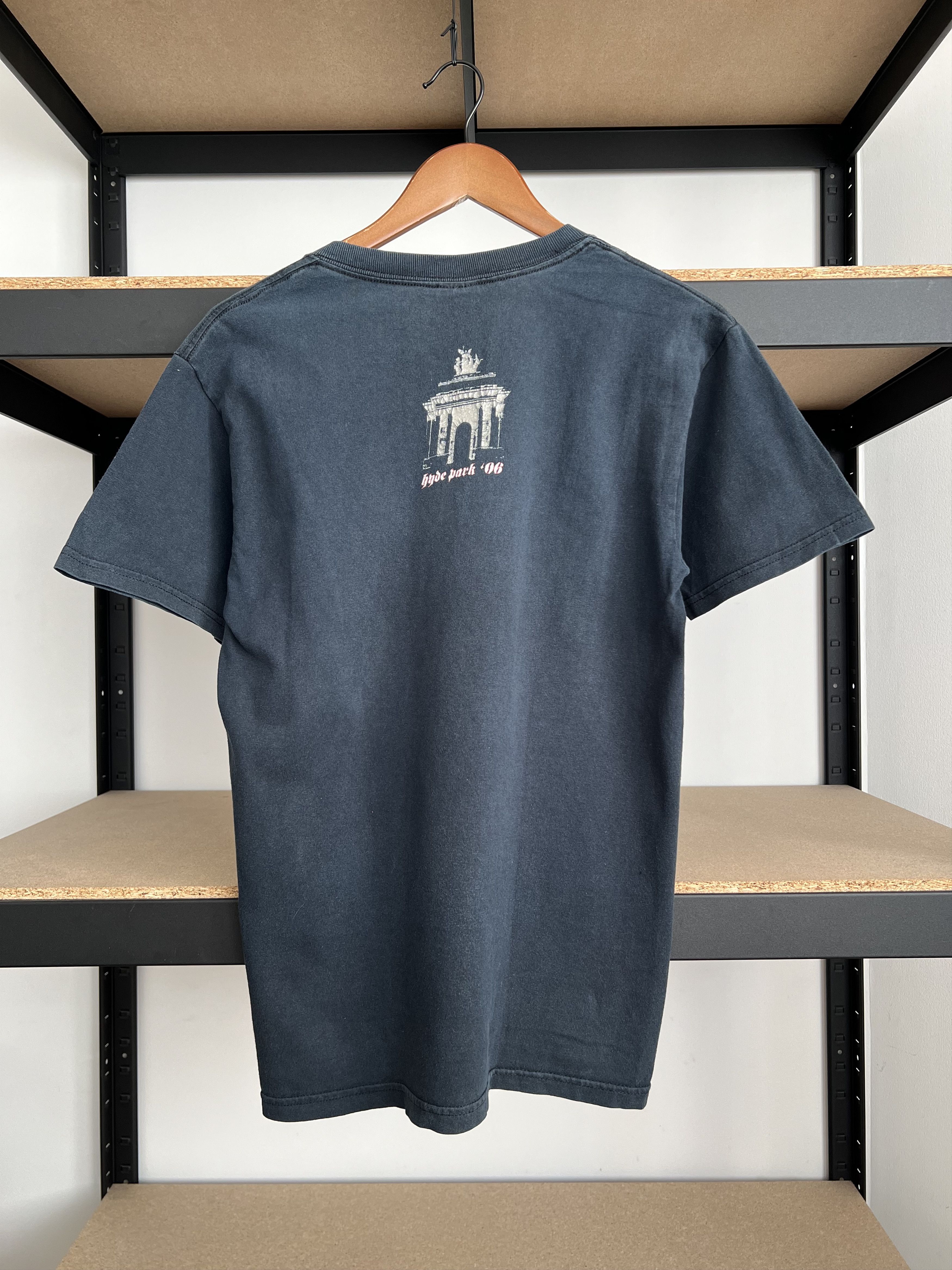 Band Tees Vintage 2006 Foo Fighters Hyde Park Black T-shirt Size US S / EU 44-46 / 1 - 2 Thumbnail