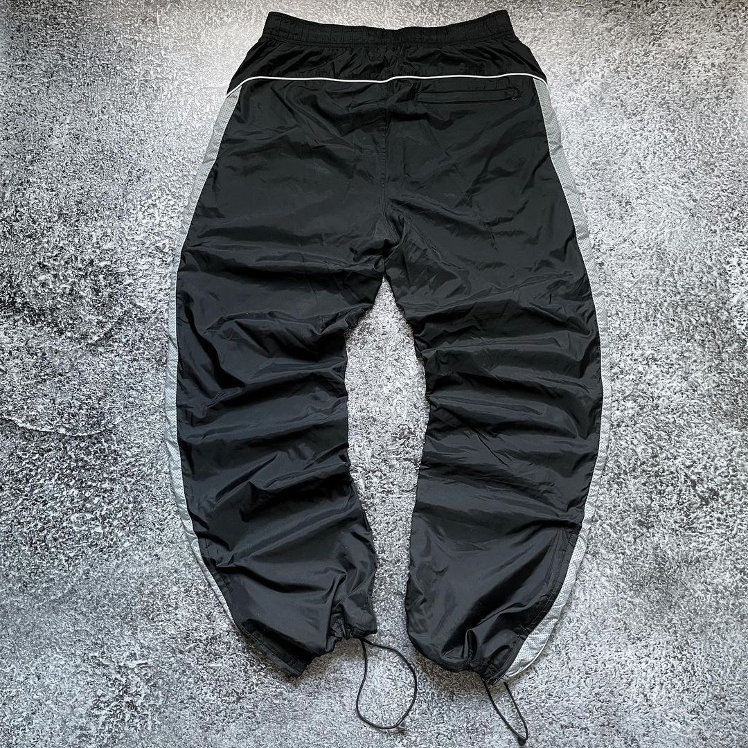 Nike × Vintage Nike Vintage Nylon Boxy Fit Black Pants. Size US 32 / EU 48 - 3 Thumbnail