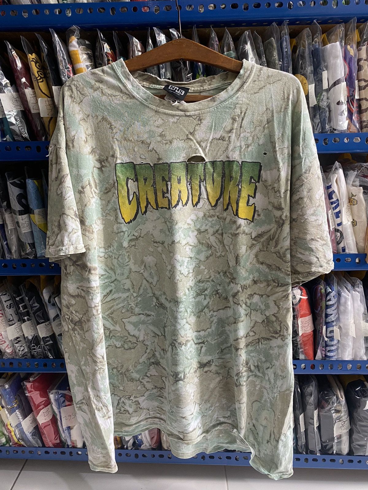 Vintage DISTRESSED CREATURE TSHIRT Size US XL / EU 56 / 4 - 1 Thumbnail