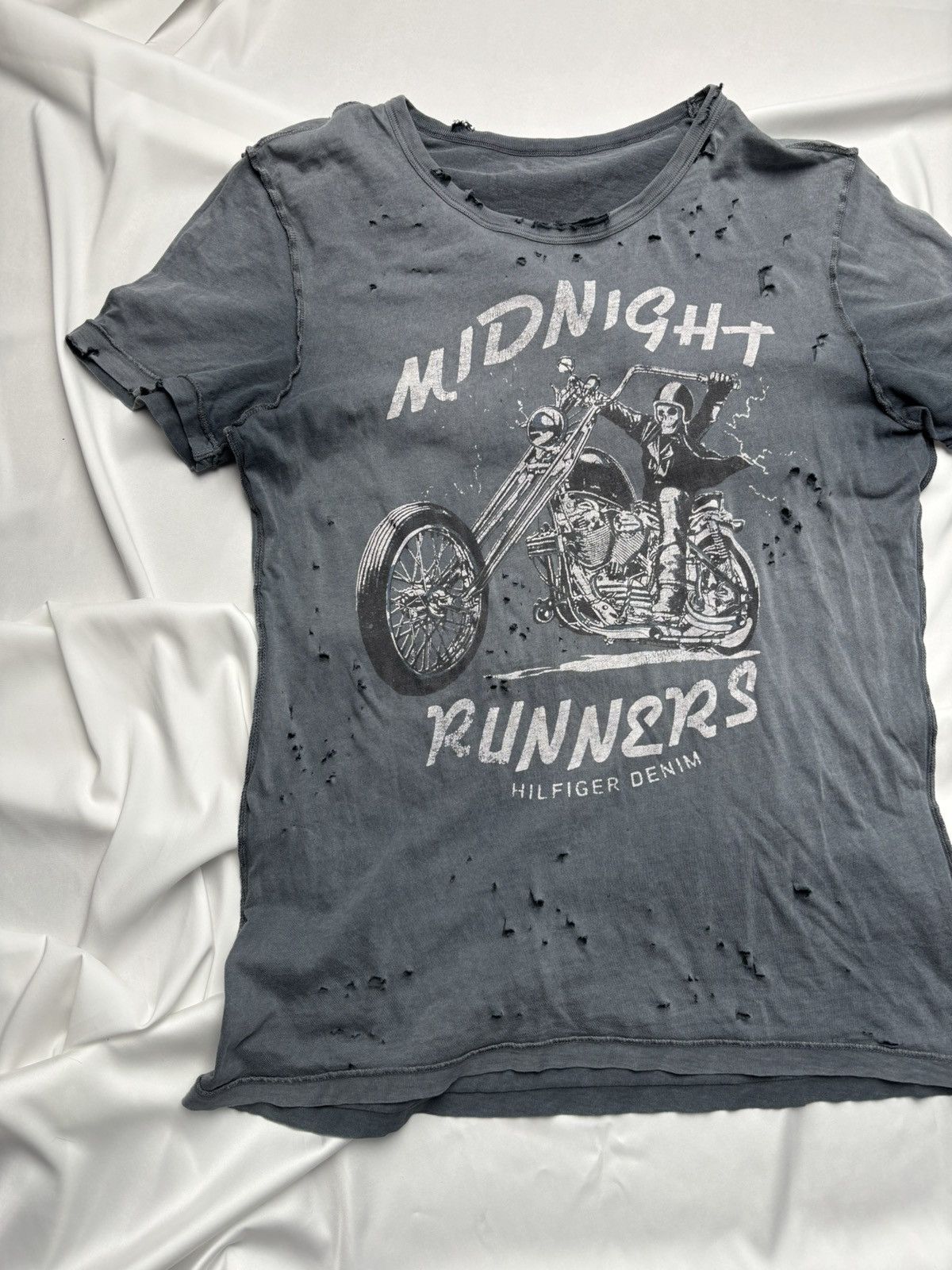 Tommy Hilfiger Tommy Hilfiger vintage distressed biker t shirt Size US M / EU 48-50 / 2 - 2 Thumbnail