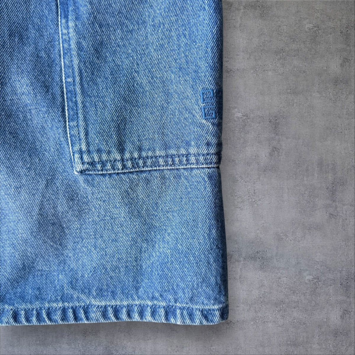 Givenchy USED GIVENCHY MENS MULTICUTTED DENIM CARGO SHORTS SIZE 36 Size US 36 / EU 52 - 13 Thumbnail