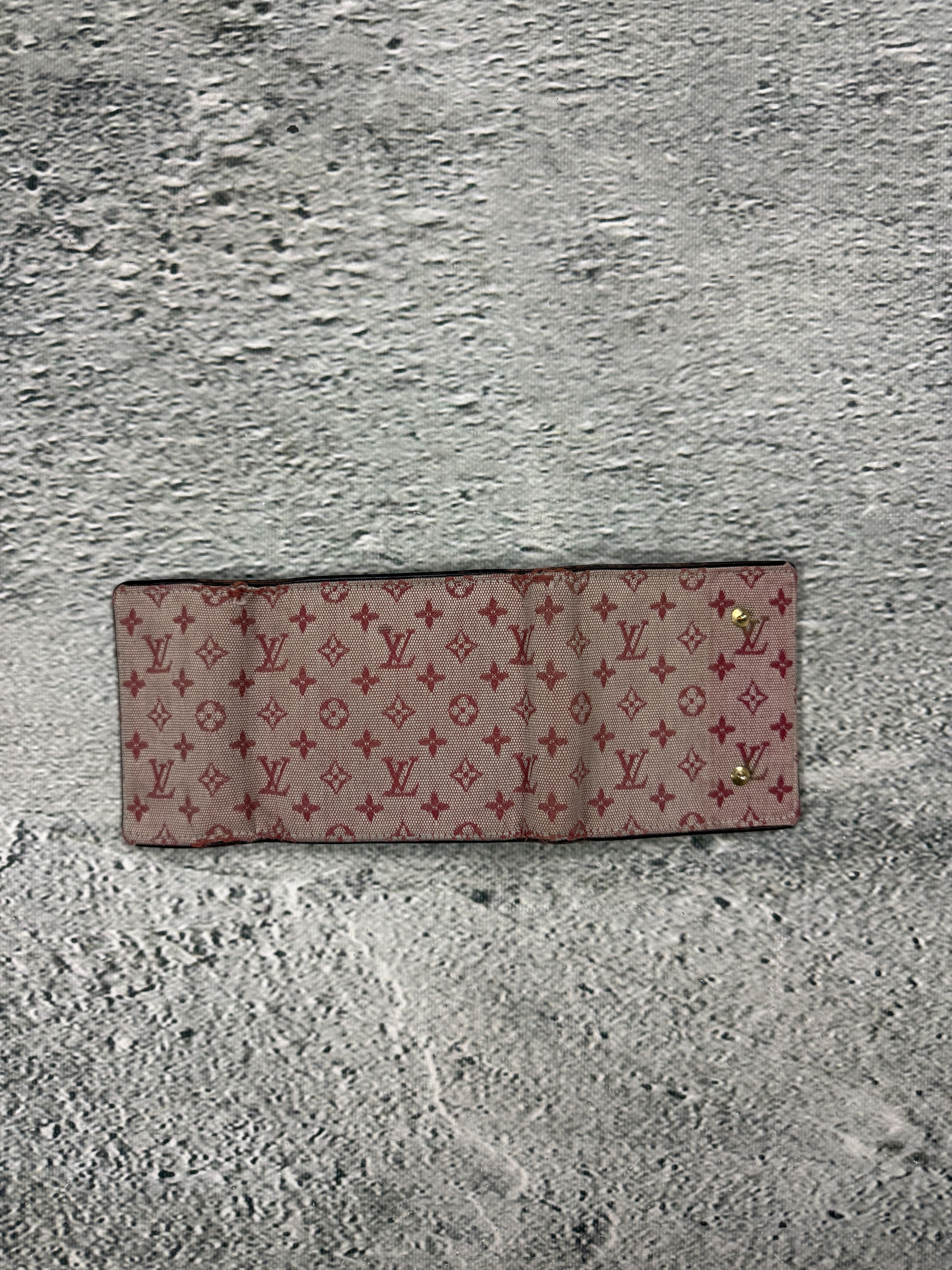 Louis Vuitton Louis Vuitton Pink Monogram Wallet Canvas Size ONE SIZE - 3 Thumbnail