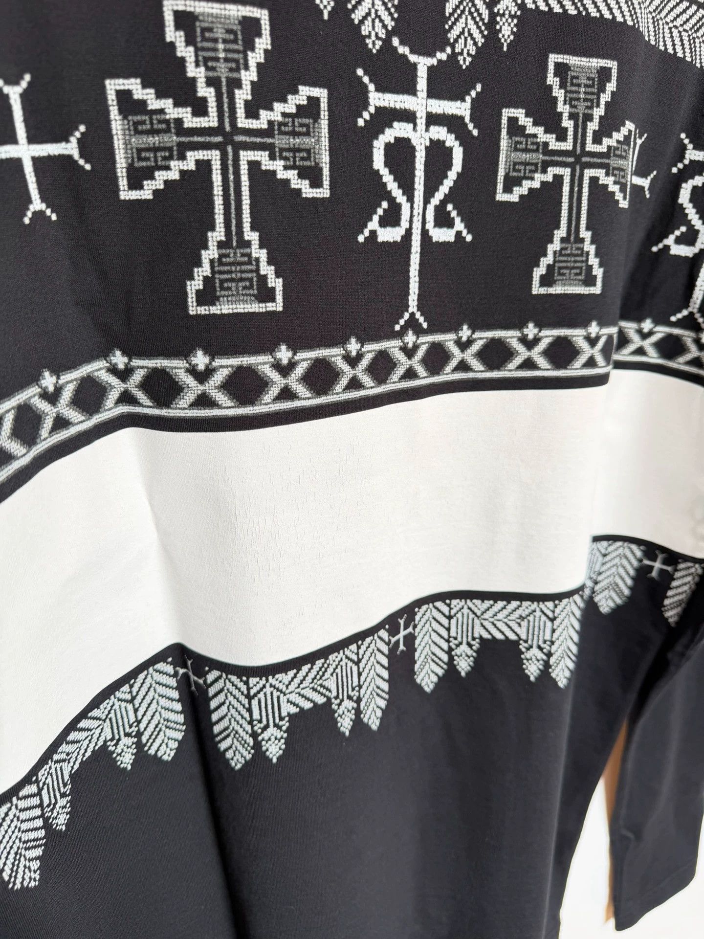 Givenchy Givenchy Cross Logo Long Sleeve Tee Kanye West Rare M Size US M / EU 48-50 / 2 - 7 Thumbnail