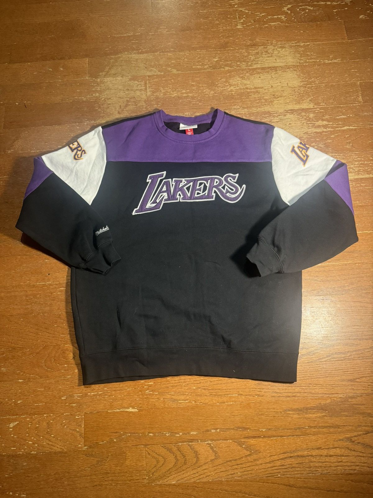 Mitchell & Ness Mitchell and Ness Los Angeles Lakers Crewneck Size US L / EU 52-54 / 3 - 1 Thumbnail