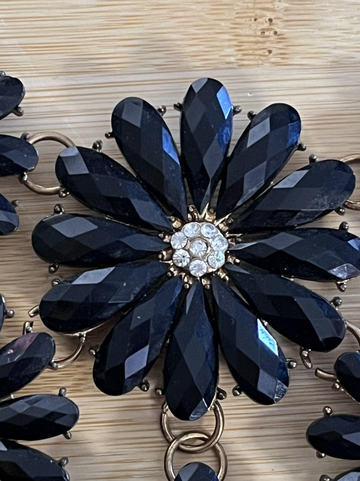 Other Y2K Black Faceted Crystal Daisy Flower Statement Necklace Size ONE SIZE - 2 Thumbnail
