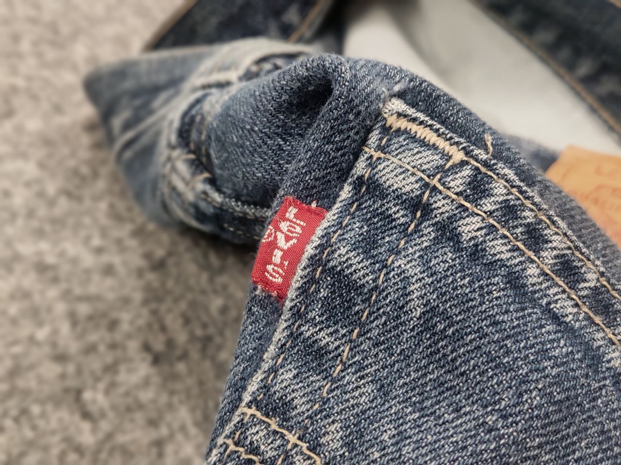 Levi's Vintage 90's Levi's 501 USA Perfect Faded Blue denim Jeans Size US 32 / EU 48 - 14 Thumbnail