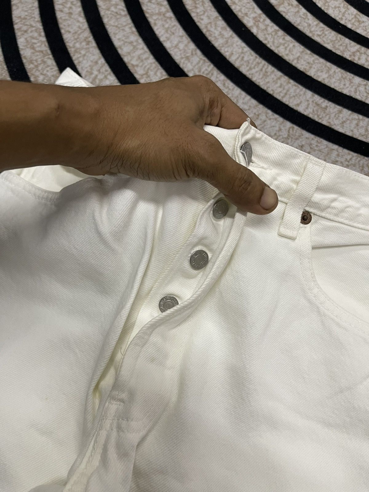 Levi's 90s LEVIS 302 WHITE DENIM JEANS RARE Size US 29 - 9 Thumbnail