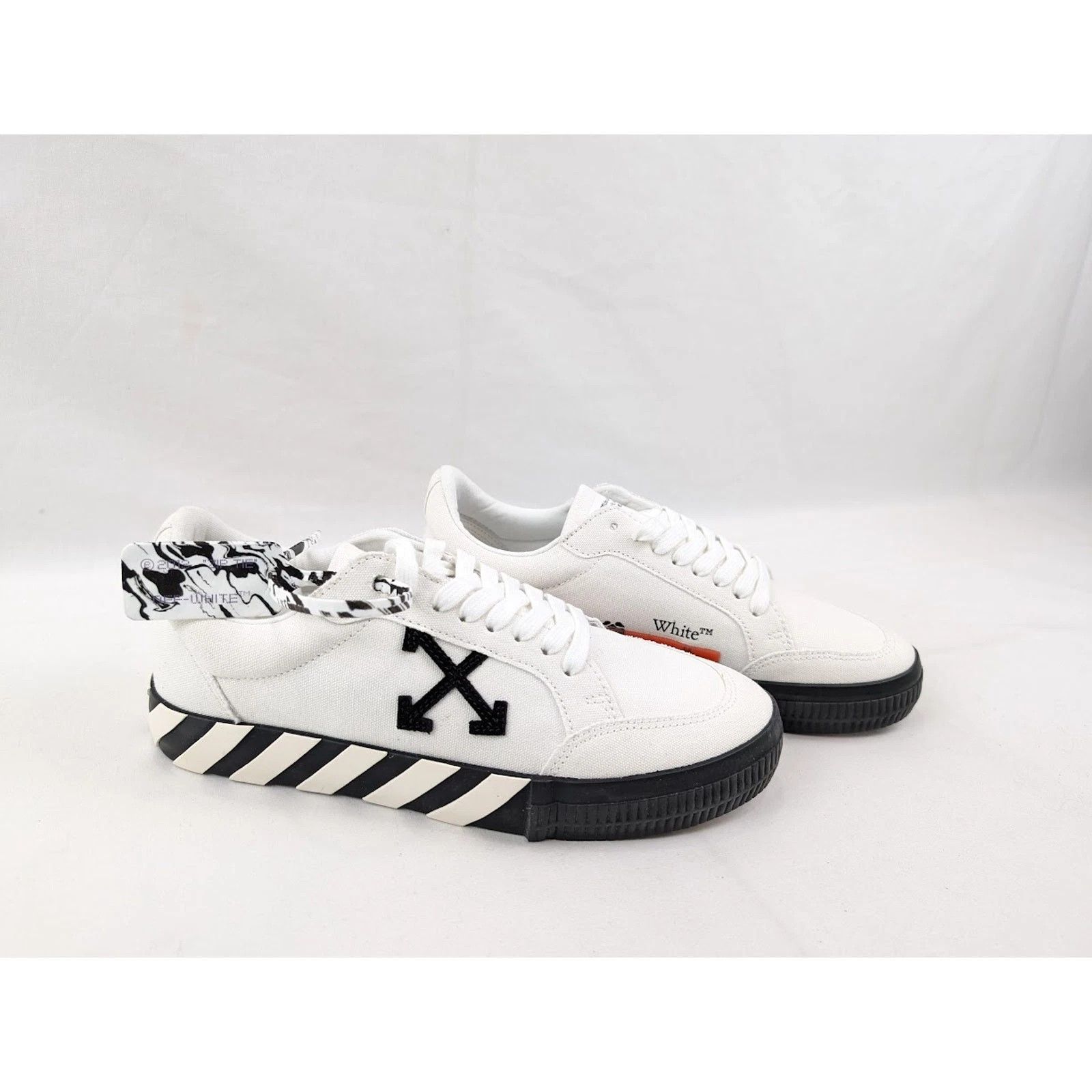 Off-White o1rshd1 Low-Top Sneakers Vulcanized Canvas in White/Black Size US 12 / EU 45 - 11 Thumbnail