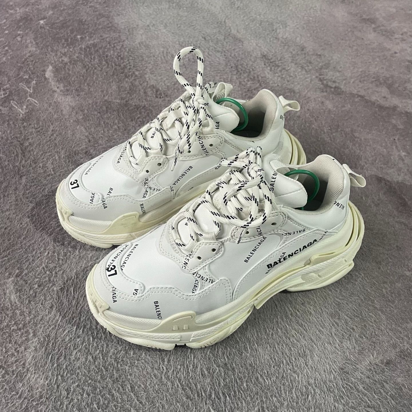 Balenciaga Balenciaga White Lowtop Sneakers S Women Size US 6 / IT 36 - 1 Thumbnail