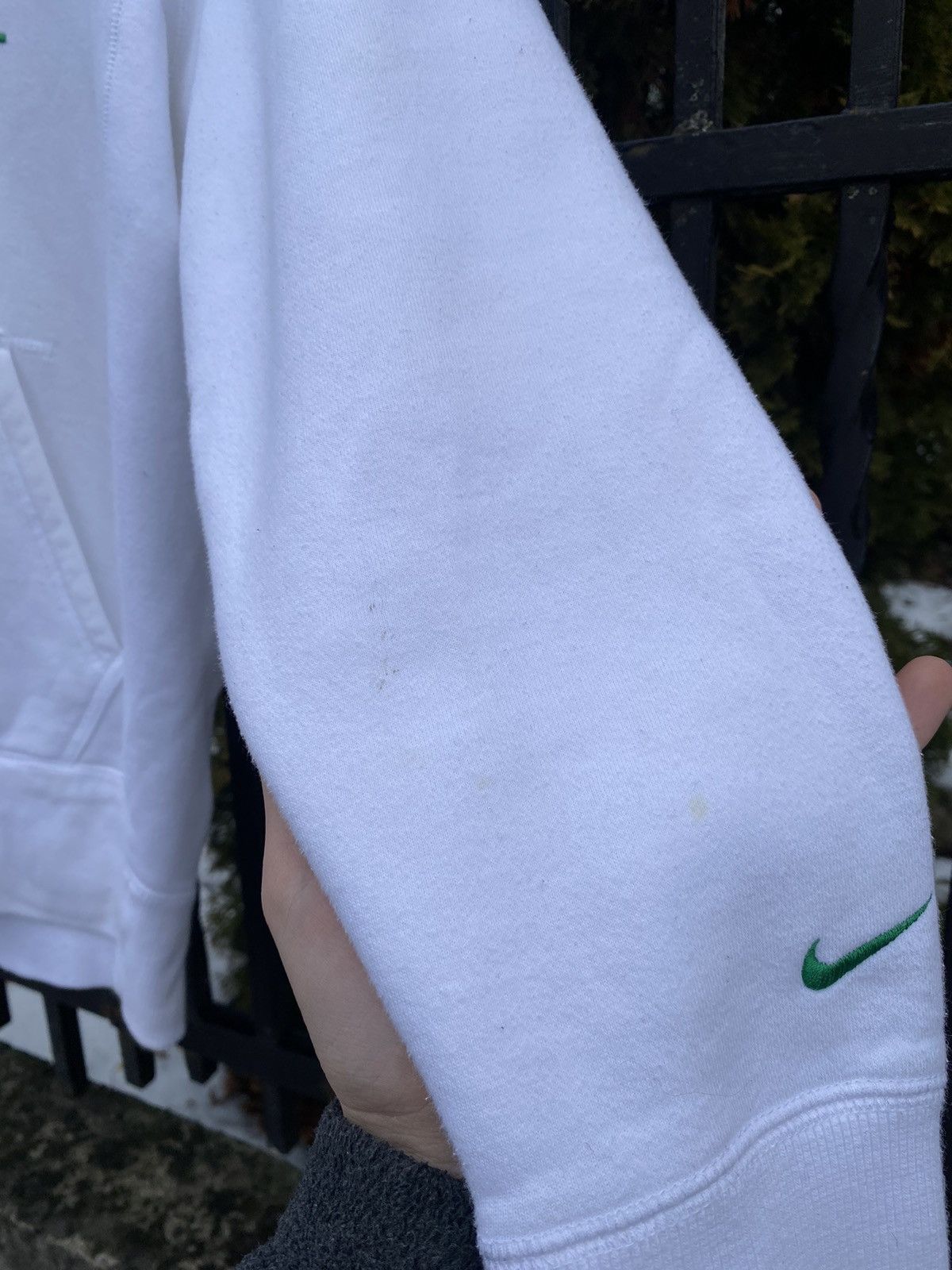 Nike × Vintage Vintage Nike Center Logo Swoosh Hoodie ATHDPT White M Y2K Size US M / EU 48-50 / 2 - 6 Thumbnail