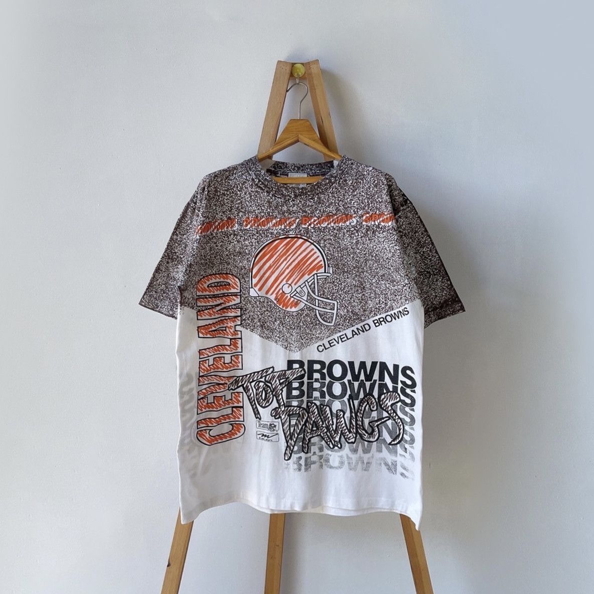 Vintage 90s Cleveland Brown NFL t-shirt/ L Size US L / EU 52-54 / 3 - 1 Thumbnail