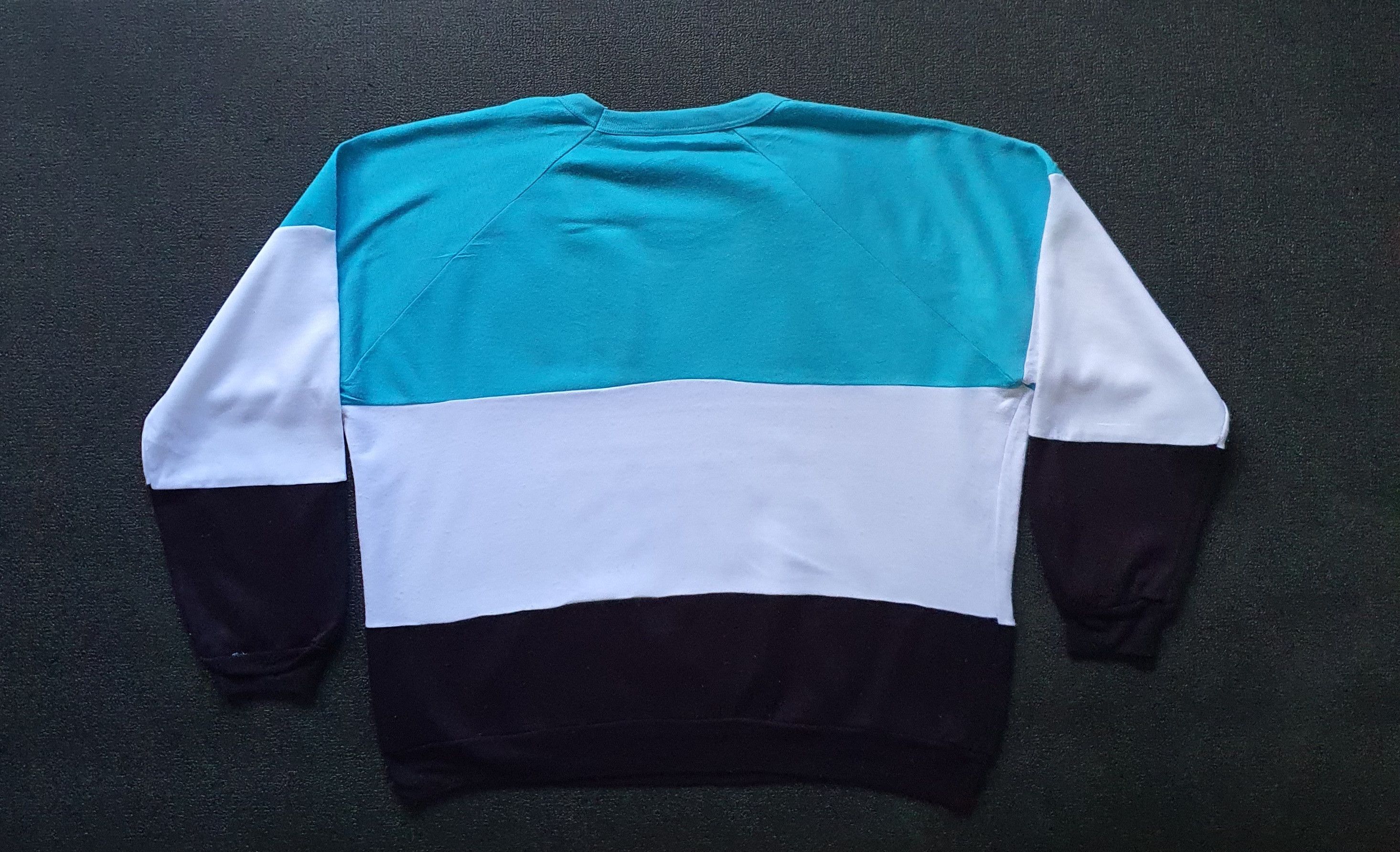 Vintage Vintage BANFF Canada souvenir 90s sweatshirt size XL Size US XL / EU 56 / 4 - 2 Thumbnail