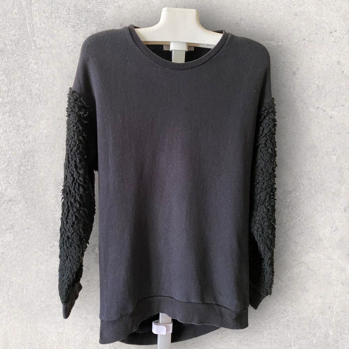 Hussein Chalayan Asymmetric Sweater Shearling Sleeves Size M / US 6-8 / IT 42-44 - 2 Thumbnail