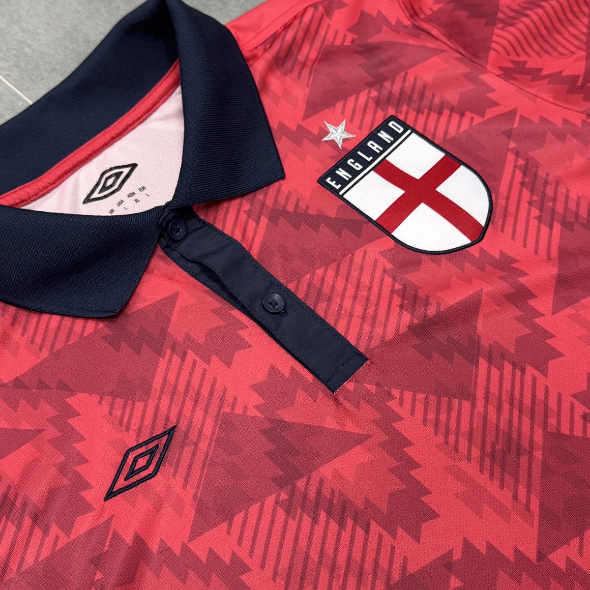 Umbro Umbro England National Team 2018 Retro Soccer Jersey Size L Size US L / EU 52-54 / 3 - 7 Thumbnail