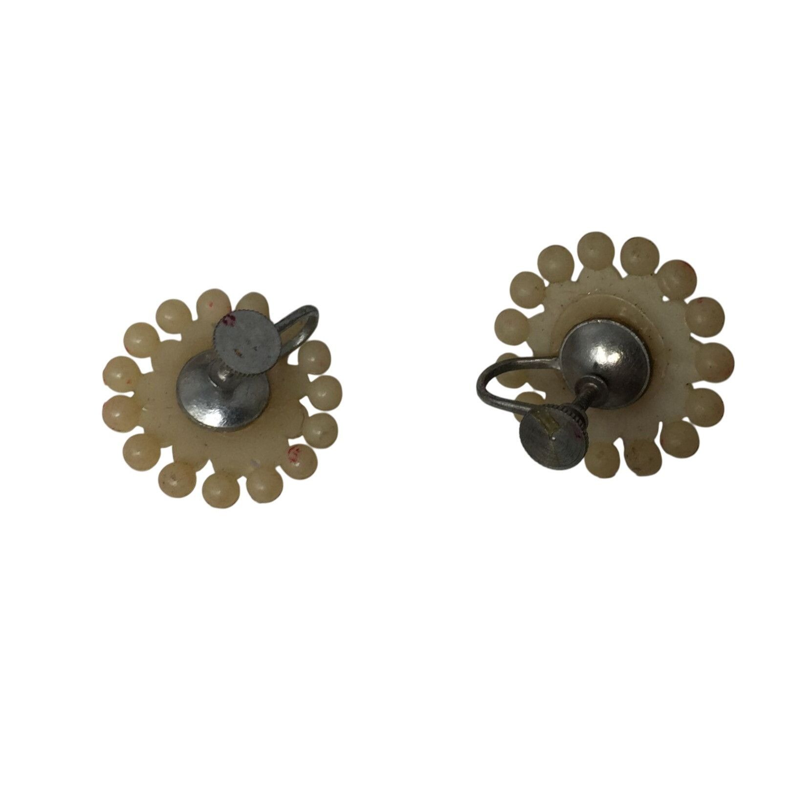 Other Vintage Women's Faux Pearl Cluster White Clip On Screw Back Size ONE SIZE - 2 Thumbnail