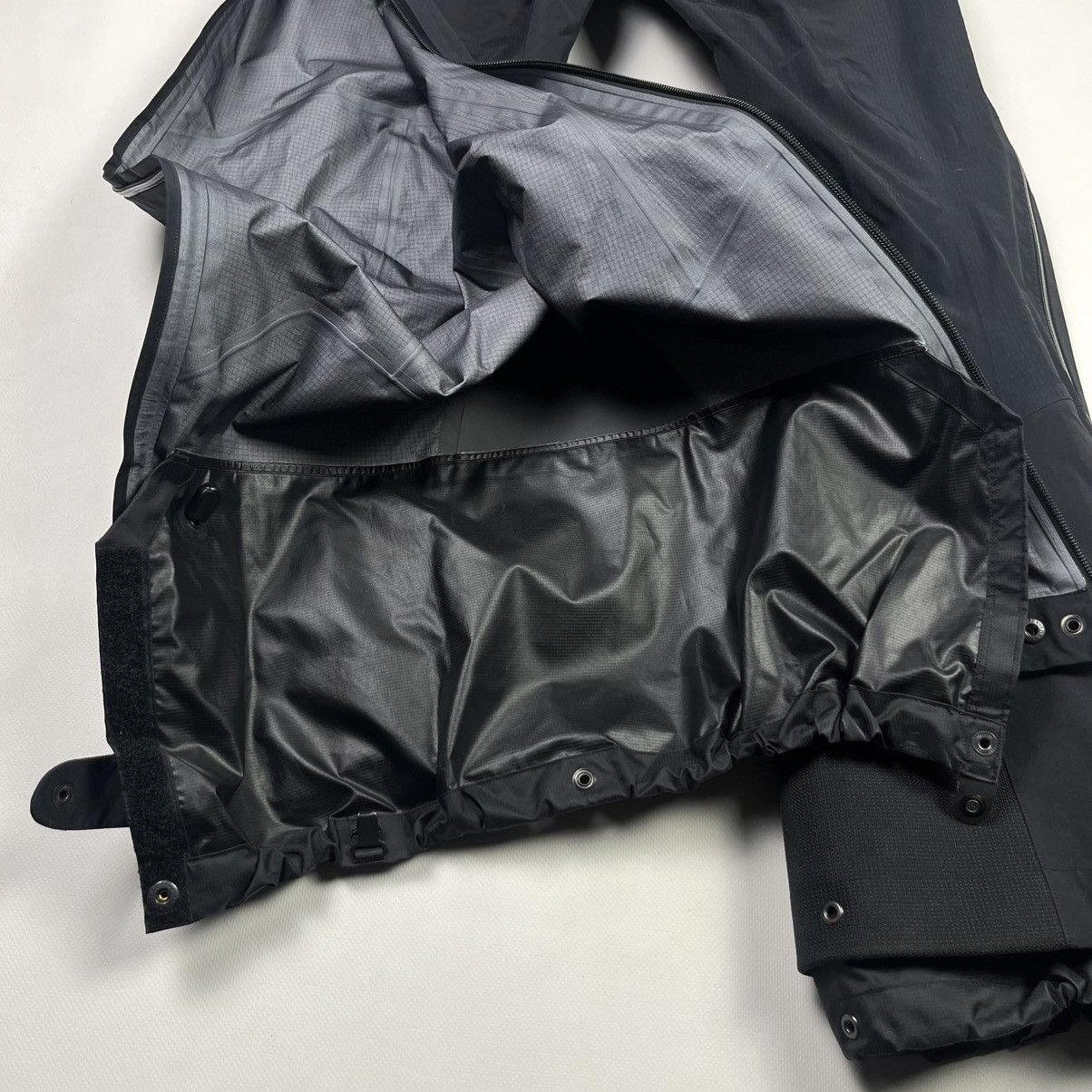 Arc'teryx × Goretex Arc’teryx Beta AR Gore-Tex Pro Outdoor Life Pants Black Size 26" / US 2 / IT 38 - 11 Thumbnail