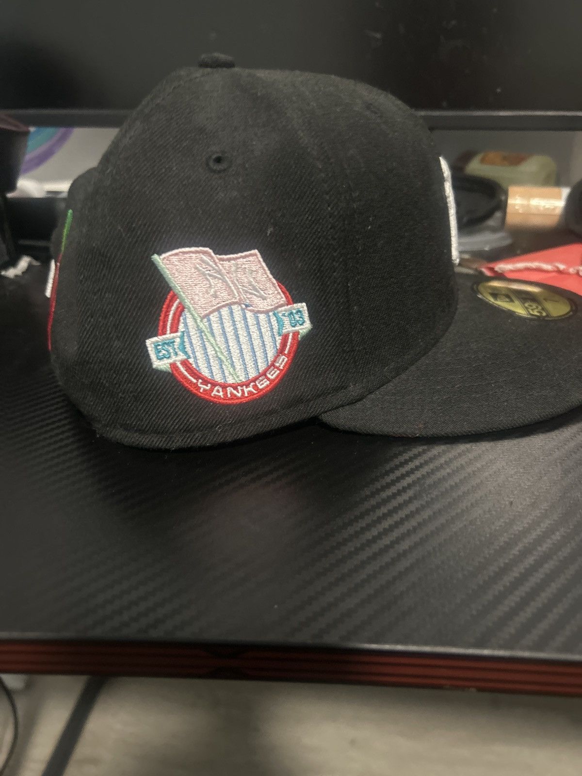 New Era New York Yankees 59Fifty size 71/8 gently used Size ONE SIZE - 2 Thumbnail