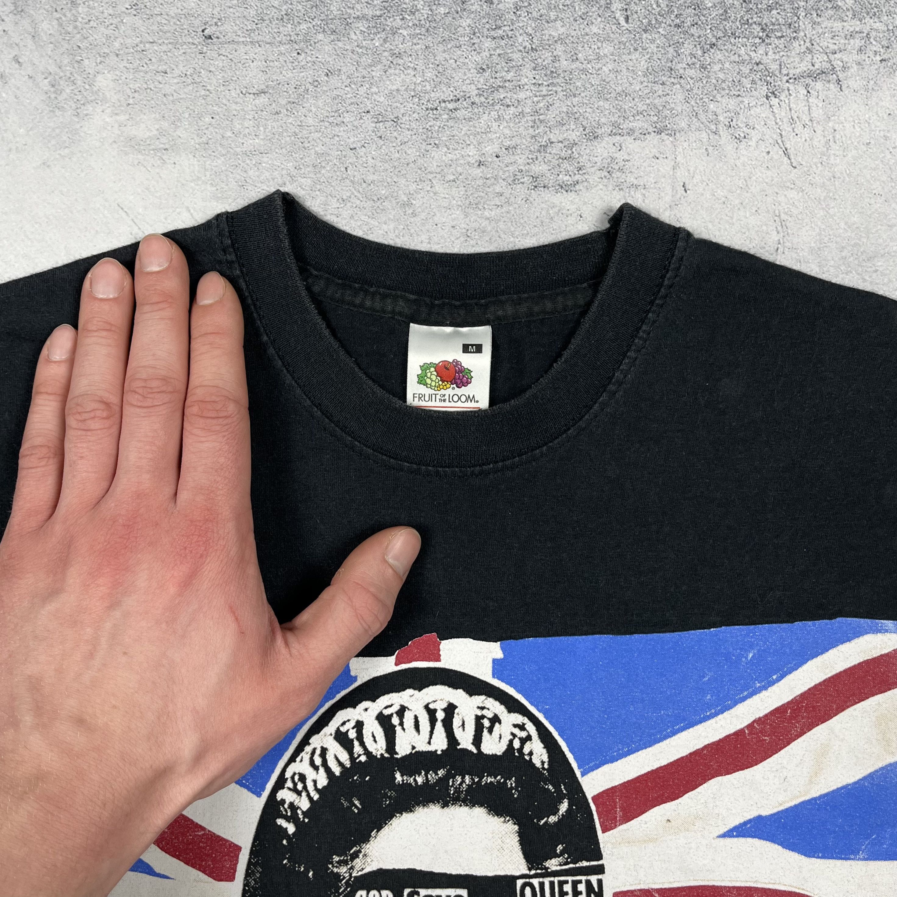 Band Tees Vintage Sex Pistols “God Save The Queen” Band T Shirt 2002 Size US M / EU 48-50 / 2 - 8 Thumbnail