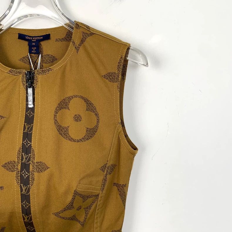 Louis Vuitton Louis Vuitton Brown logo presbyopic full print cotton crew Size XS / US 0-2 / IT 36-38 - 3 Thumbnail