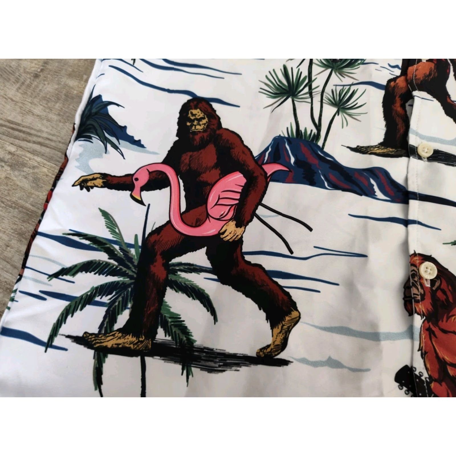 Vintage Hawaiian Mens Shirt Short Sleeve Button Up MIKENKO Sasquatch Funny Beach NWT S Size US S / EU 44-46 / 1 - 3 Thumbnail