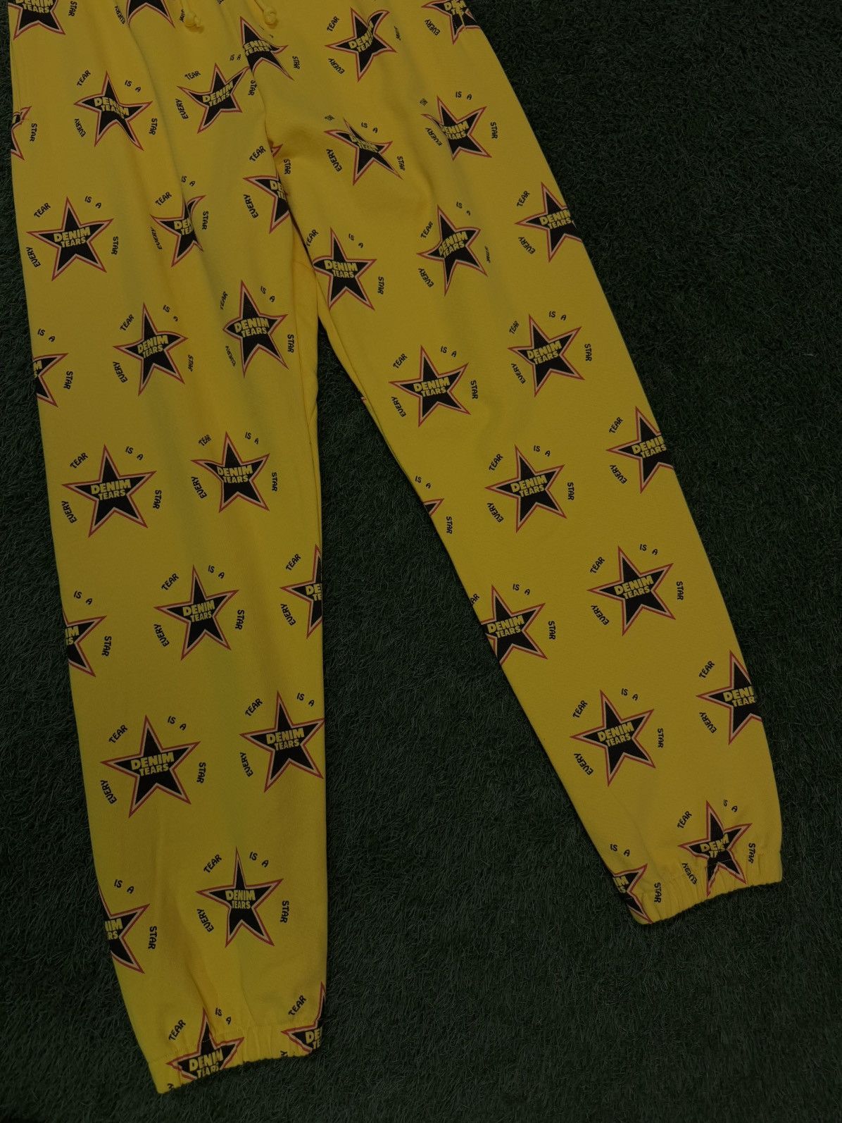 DENIM TEARS Denim Tears Yellow Sweatpants Size M (NEW) Size US 32 / EU 48 - 6 Thumbnail
