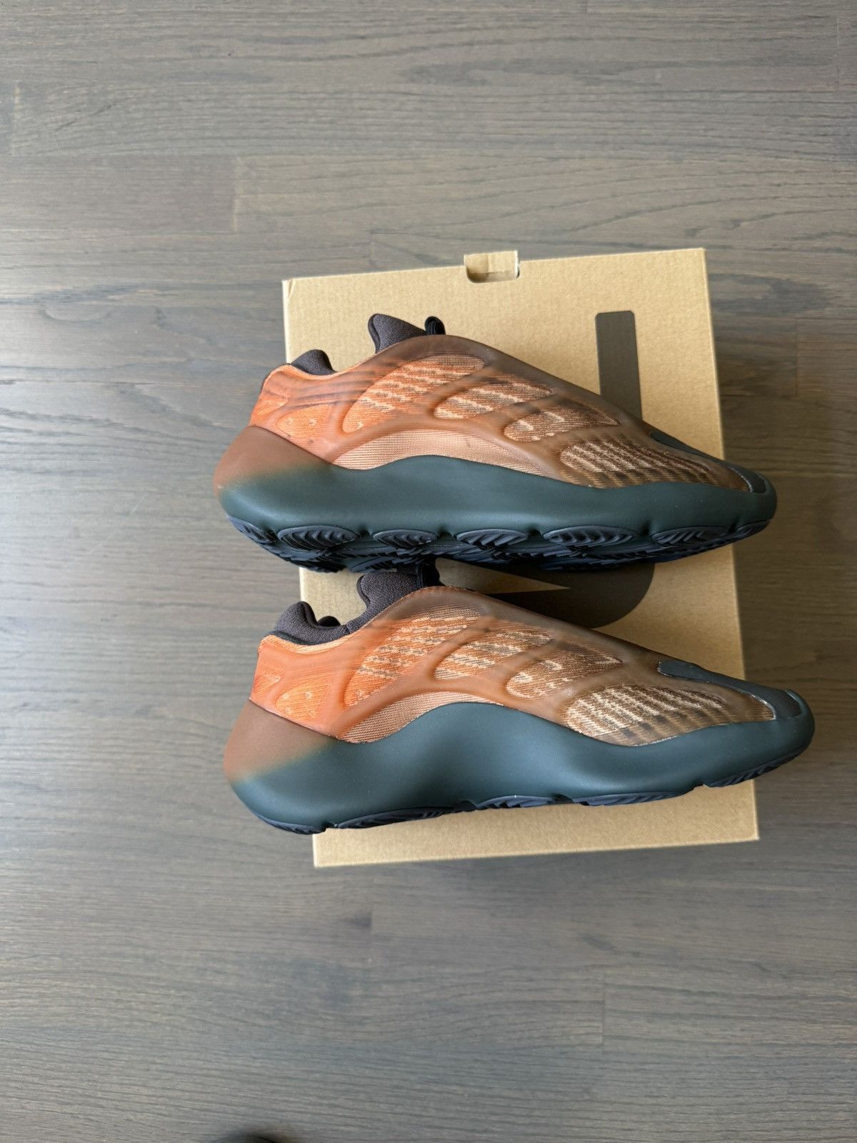 Adidas × Yeezy Adidas Yeezy 700 V3 Copper Fade sz 6Y Size US 6 / EU 39 - 7 Thumbnail