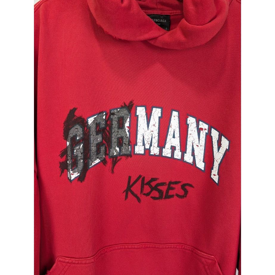 Balenciaga o1rshd1 Round Hoodie in Faded Red Size US S / EU 44-46 / 1 - 4 Thumbnail