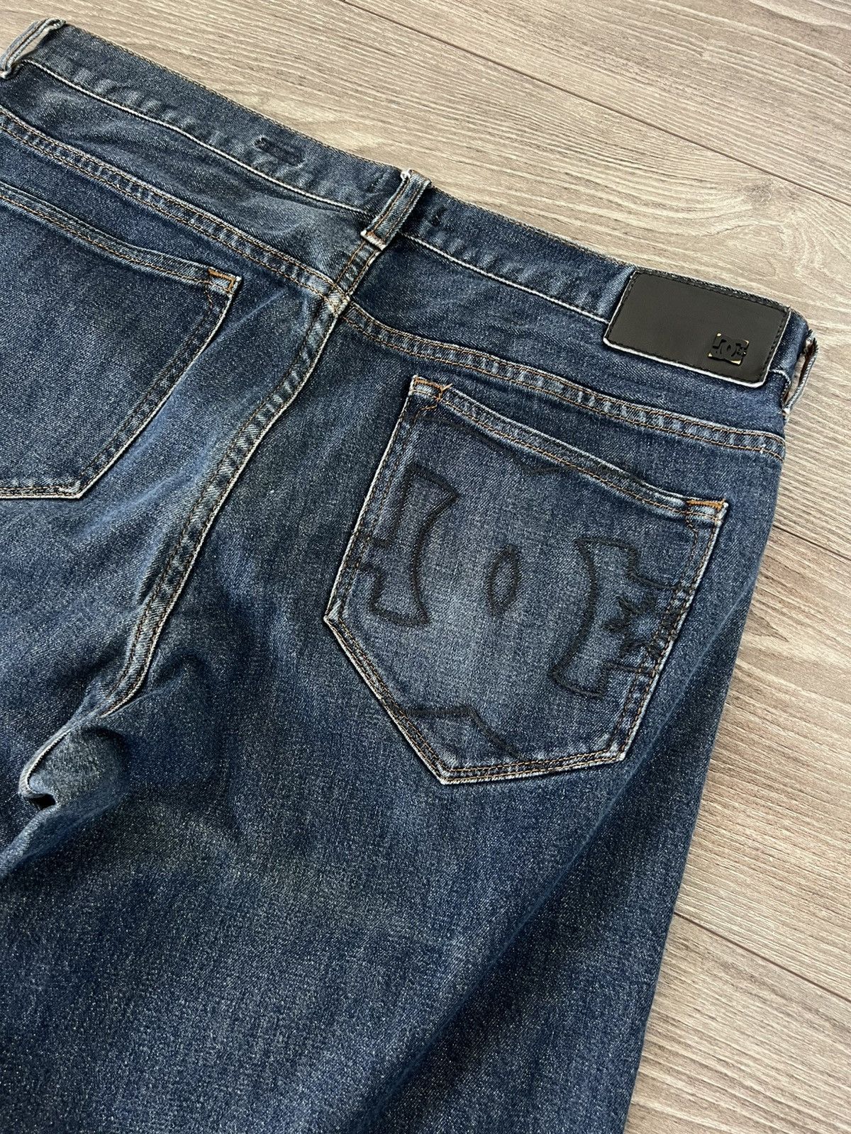 DC Vintage Dc Shoes Big Logo Loose Fit Y2K Opium Selvage Jeans Size US 34 / EU 50 - 11 Thumbnail